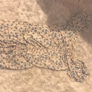 Cute dress hugs the body nicely lightly worn